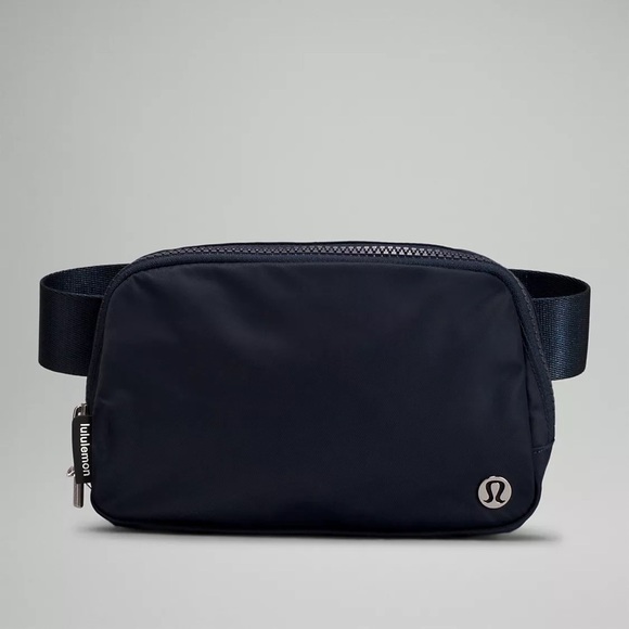 NWT LuluLemon Everywhere Belt Bag 2L BLK - Picture 1 of 13